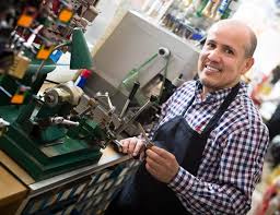 Como Identificar Quando a Fechadura Precisa Ser Trocada em São Gonçalo: 6 Dicas carlos silva chaveiro 1